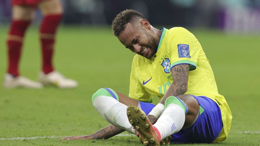 Neymar har siddet ude i Brasiliens to seneste kampe ved VM med skade og sygdom. Foto: Sebastian El-Saqqa/Ritzau Scanpix