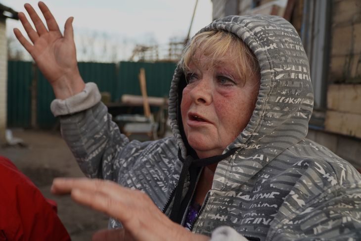 68-årige Irina forklarer Ekstra Bladet, at hun ikke vil lade sig evakuere, da hun ikke ved, hvordan hun vil klare sig et andet sted. Foto: Stefan Weichert.