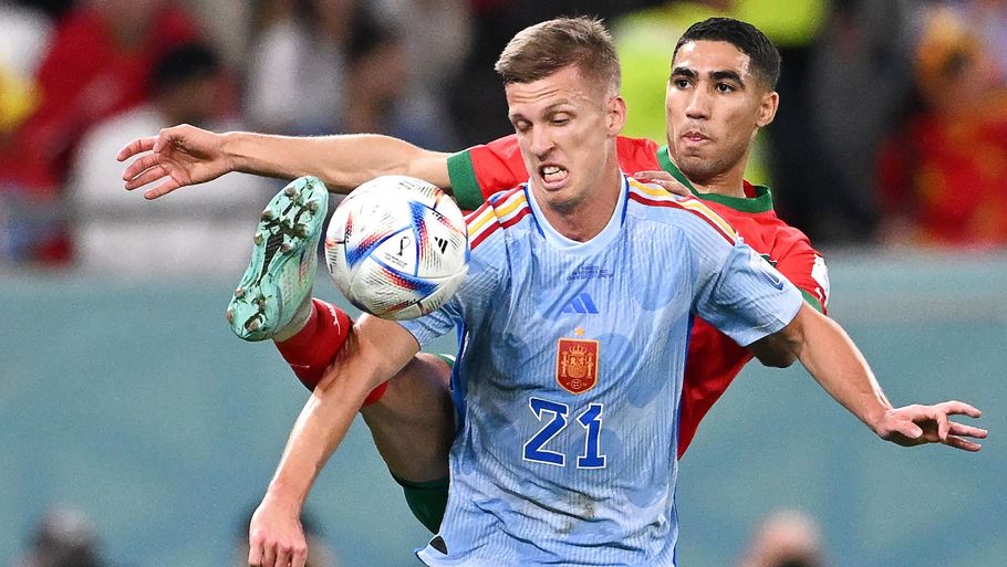Masser af nærkampe prægede ottendedelsfinalen mellem Marokko og Spanien, der giki både forlænget spilletid og straffespark. Foto: Kirill Kudryavtsev/Ritzau Scanpix