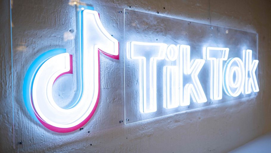 Den amerikanske delstat Indiana mener, at TikTok skal gøre dets brugere bekendt med, at brugerdata kan tilgås af den kinesiske regering. (Arkivfoto). Foto: Tolga Akmen/Ritzau Scanpix