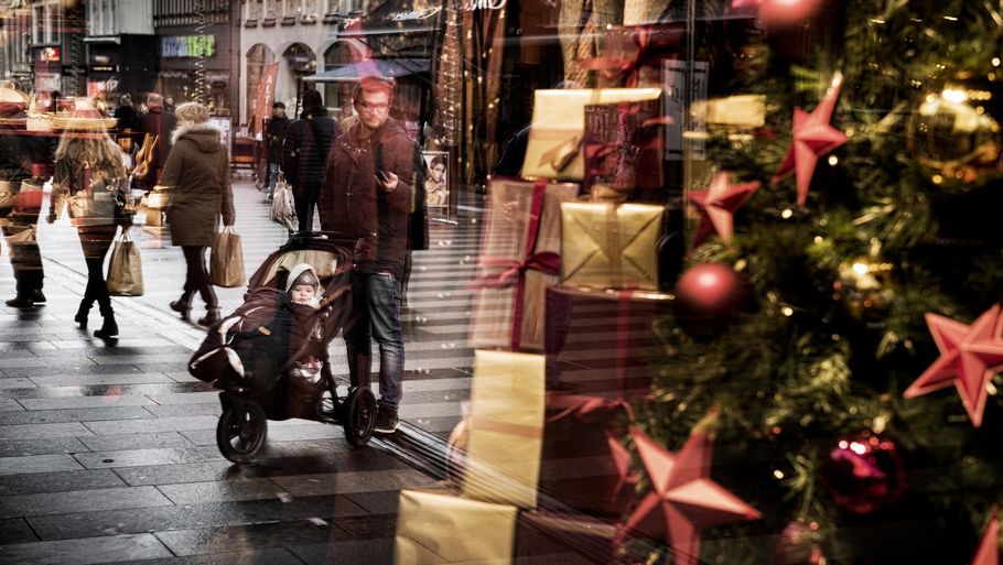 Der er intet, som tyder på, at danskerne køber færre julegaver i år, fortæller forbrugerekspert fra Pricerunner Katrine Barslev. Foto: Casper Dalhoff