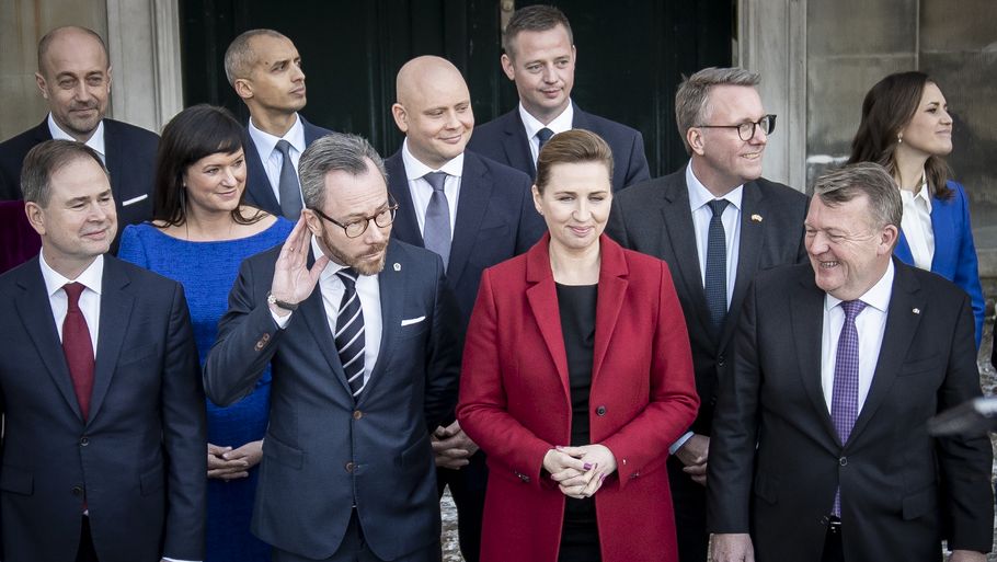 Det er langt fra alle de nye ministre, der imponerer Hans Engell, som også bemærker, at S har sat sig på magten. Foto: Mads Claus Rasmussen/Ritzau Scanpix