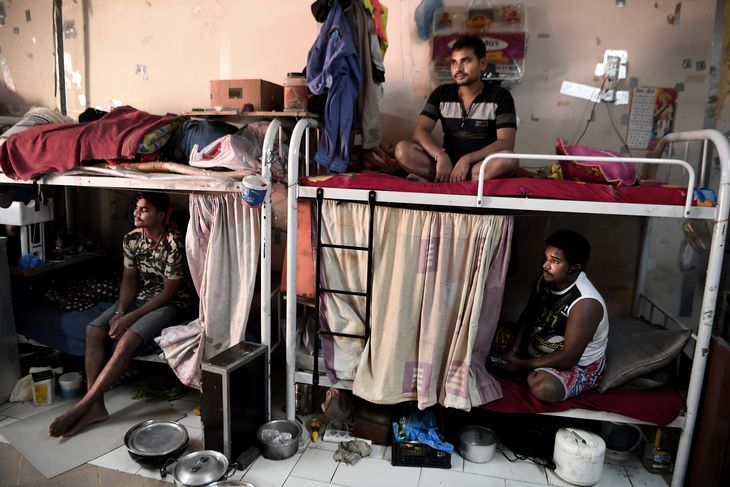 I øjeblikket bliver tusindvis af migrantarbejdere deporteret fra Qatar. Uden at få den løn, de har til gode. Foto: Lars Poulsen  