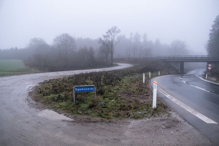 Den 34-årige blev fundet død på denne afsidesliggende grusvej i vintermørket 25. december. Foto: Per Rasmussen