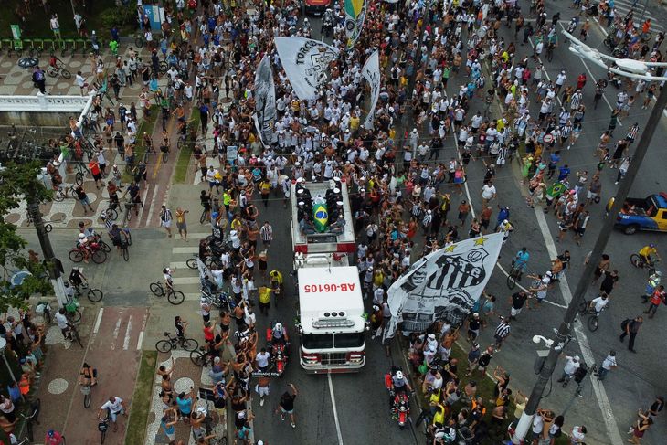Tusindevis af fans samlede sig i gaderne. Foto: Miguel Schincariol/Ritzau Scanpix