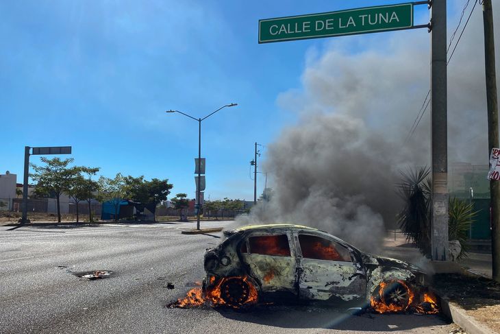 Køretøjer stod i brand i Culiacáns gader. Foto: Juan Carlos Cruz/Ritzau Scanpix