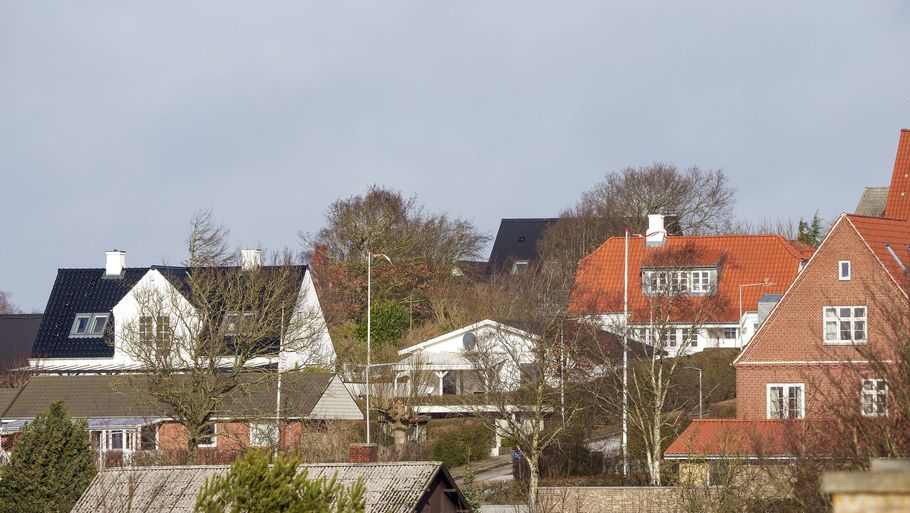 Udbudsprisen på huse og ejerlejligheder er på landsplan faldet for fjerde måned i træk, skriver privatøkonom. Foto: Bo Amstrup/Ritzau Scanpix