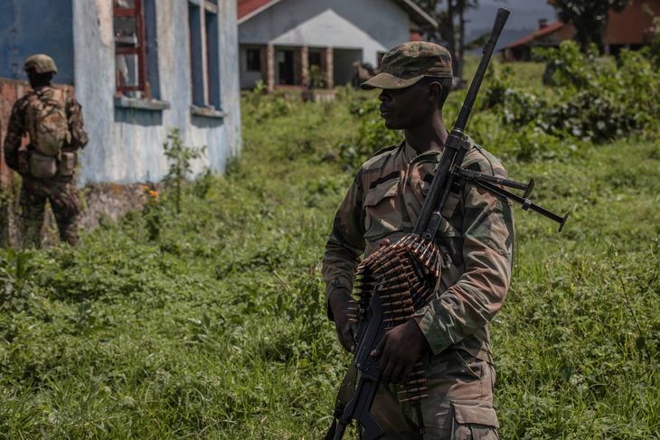Soldat fra M23 i DRF. Amnesty har hørt, at militssoldater bliver tvangsrekruteret i flygtningelejre i Rwanda. Foto: AFP