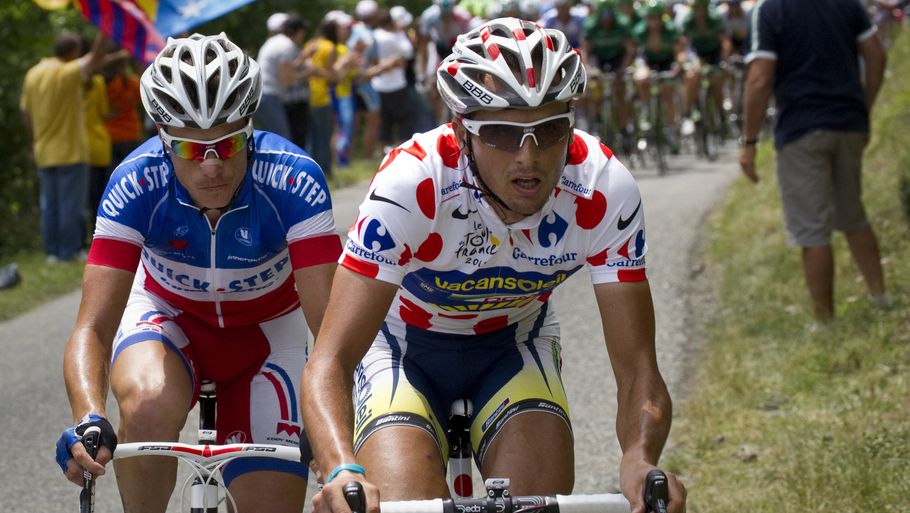 Johnny Hoogerlands Tour de France i 2011 bestod ikke kun af et spektakulært styrt. Han nåede også at køre fem dage i den prikkede bjergtrøje. Foto: Joel Saget/Reuters/Ritzau Scanpix