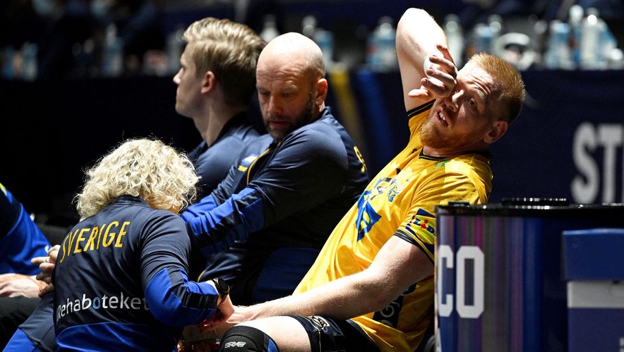Jim Gottfridsson fik hånden i gips under onsdagens kvartfinale mod Egypten. Foto: Tt News Agency/Reuters