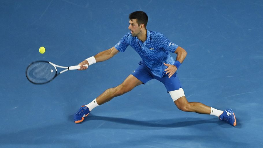 Novak Djokovic i aktion i semifinalen mod Tommy Paul. Foto: Jaimi Joy/Reuters
