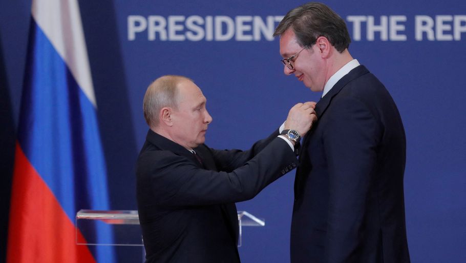 Den russiske præsident, Vladimir Putin, i selskab med Serbiens præsident, Aleksandr Vucic. Deres lande har et historisk tæt bånd. Foto: Pool/Ritzau Scanpix