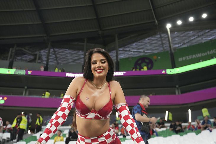 Ivana Knöll gik viralt under VM-slutrunden på grund af sin påklædning i det ultrakonservative Qatar. Foto: HASAN BRATIC/Ritzau Scanpix