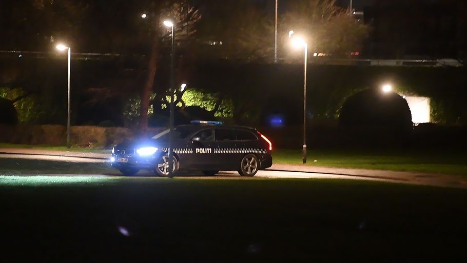 Politiet ved gerningsstedet i Brøndby søndag aften. Foto: Kenneth Meyer