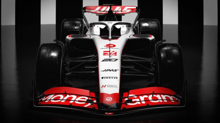 Forfra kan man se, hvordan Haas fortsat opererer med brede sidekasser. Foto: Haas F1 Team