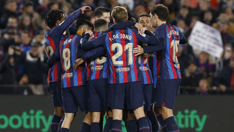 Barcelona har et forspring på otte point ned til Real Madrid efter sin sejr over Sevilla søndag. Foto: Albert Gea/Reuters