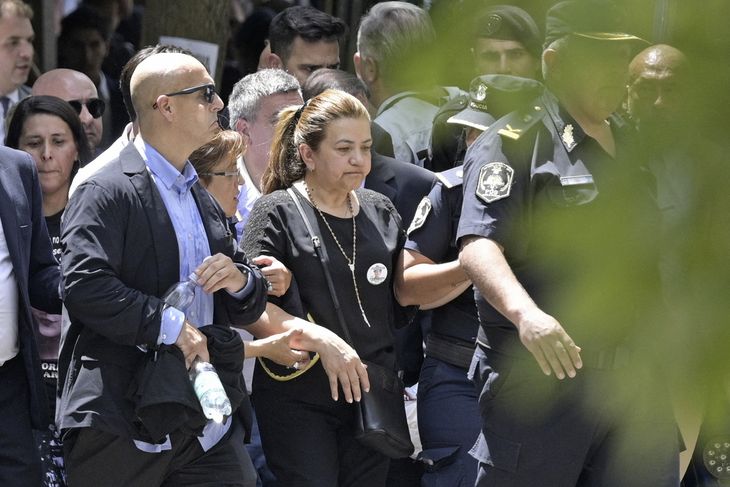 Fernando Báez Sosas mor ankommer til retssalen. Foto: Juan Mabromata/Ritzau Scanpix