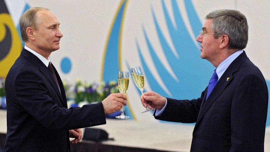 Vladimir Putin og Thomas Bach har - i hvert fald tidligere - haft et nært forhold. Her fejrer de vinter-OL i Sochi i 2014. Foto: Mikhail Klimentyev/Ritzau Scanpix