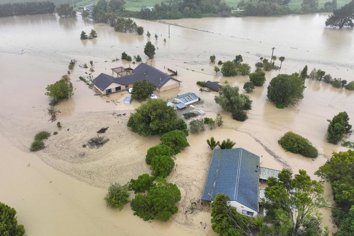 Oversvømmelser i Awatoto, der ligger nær Havelock North, hvor Katrine Duch og Caroline Østergaard befandt sig under cyklonen. Foto: STR/Ritzau Scanpix