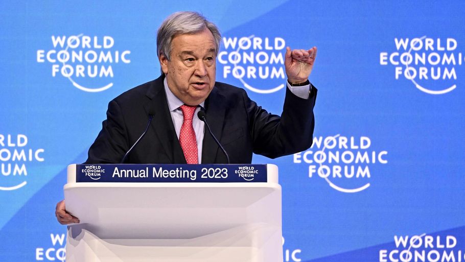 António Guterres advarede tirsdag om, at 900 millioner mennesker er i særlig fare for at blive ramt af stigende havniveau. Foto: Fabrice Coffrini/Ritzau Scanpix