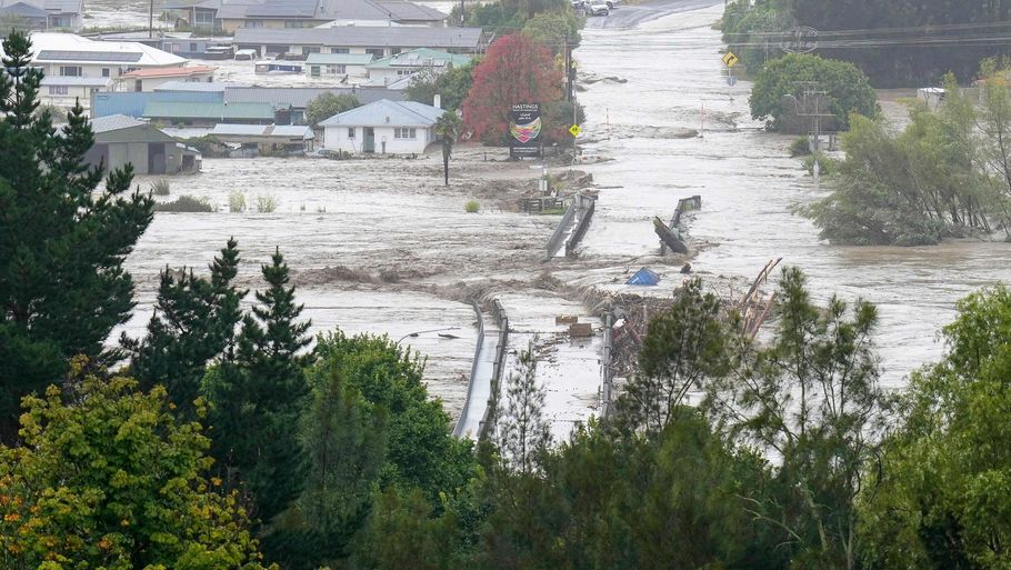 Tyfonen Gabrielle har medført mudderskred og oversvømmelser i New Zealand. Foto: Str/Ritzau Scanpix