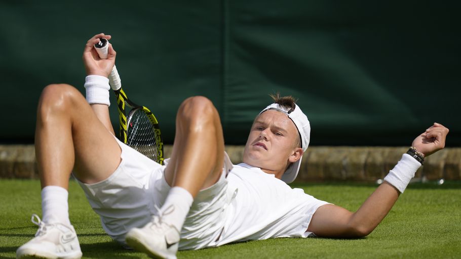 Danmark råder over en af verdens bedste tennisspillere, men  TV 2 er alligevel ikke sikre på, at Wimbledon fremover bliver vist på deres kanaler. Foto: Kirsty Wigglesworth/Ritzau Scanpix