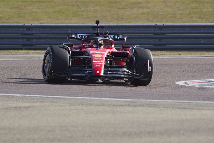 Ferrari præsenterede tirsdag en bil, der var en tydelig videreudvikling af sidste års model. Forreste hjulophæng var redesignet, og så er der arbejdet med motorens driftsikkerhed. Foto: Scuderia Ferrari 