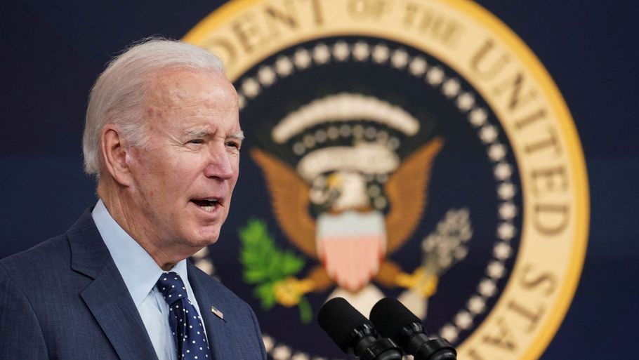 Joe Biden holdt torsdag pressemøde om USA's nedskydning af tre uidentificerede luftobjekter. Tidligere på dagen var han igennem en tre timer lang rutinemæssig lægeundersøgelse. Foto: Kevin Lamarque/Reuters