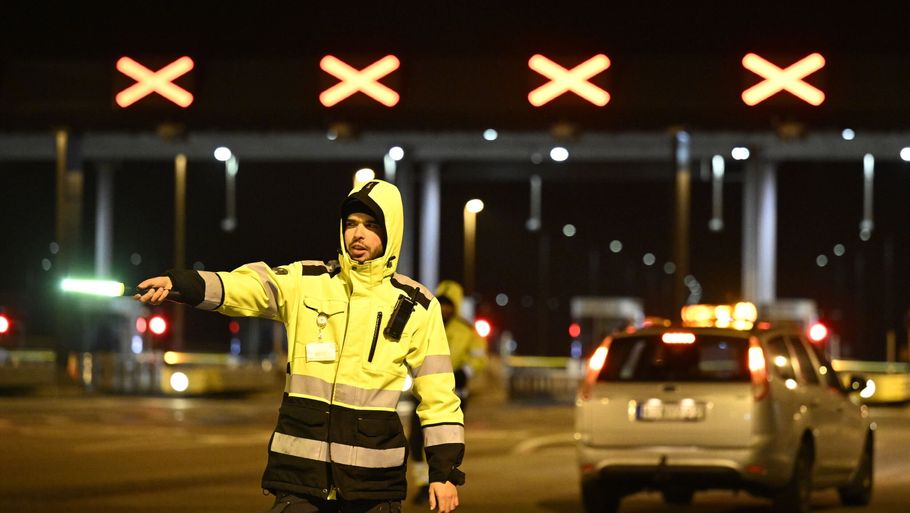 Fra fredag eftermiddag til natten til lørdag var Øresundsbroen lukket for både tog- og biltrafik. Foto: 50090 Johan Nilsson/Tt/Ritzau Scanpix