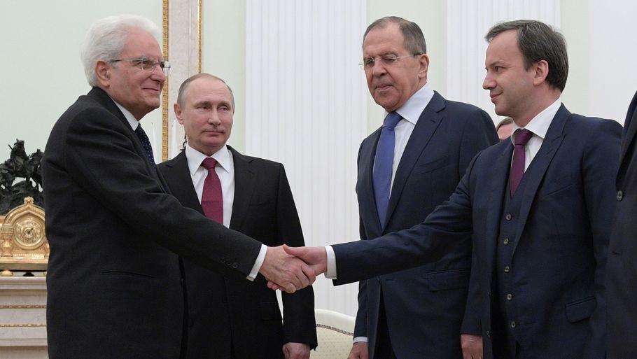 Skakpræsident Arkady Dvorkovich (til højre) var vicepremierminister under Vladimir Putin (nummer to fra venstre) fra 2012 til 2018. Han var med til at lade Rusland skifte fra Europa til Asien.  Foto: Alexei Druzhinin/Ritzau Scanpix