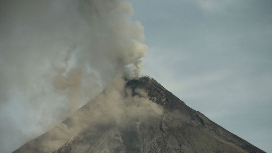 Et eftersøgningshold har denne uge været til stede på Mayon-vulkanen for at søge efter de savnede. Foto: Bogie Caluptian/AP/Ritzau Scanpix