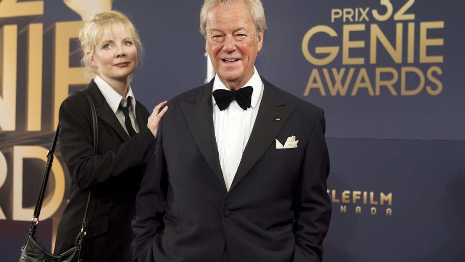 Skuespiller Gordon Pinsent er død. Han blev 92 år gammel. Her ses han med sin datter, Leah, der også er skuespiller. Fotot: Chris Young/AP/Ritzau Scanpix