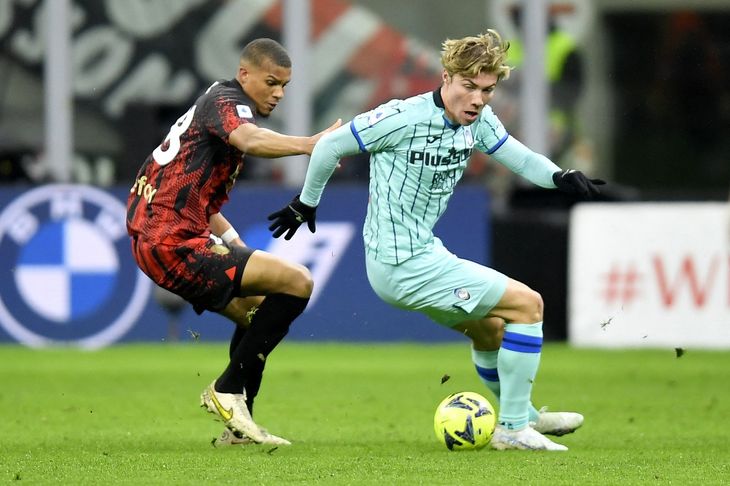 Atalanta-angriberen Rasmus Højlund kom ikke på tavlen, men danskeren spillede en god kamp ude mod AC Milan og Malick Thiaw. Foto: Daniele Mascolo/Reuters
