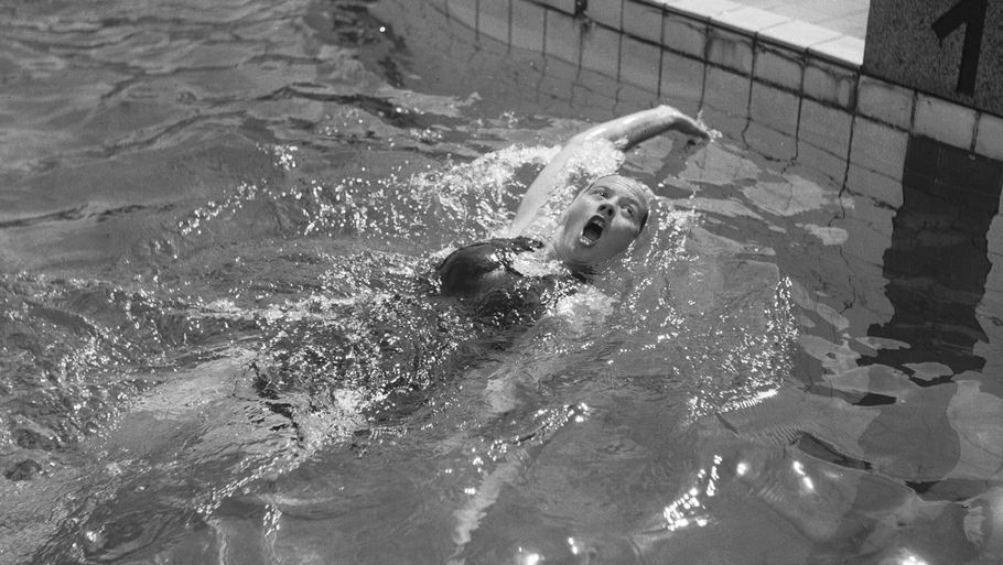 Den danske svømmer Greta Andersen deltog ved OL to gange - i 1948 og 1952. Her ses hun i bassinet i 1952.
 Foto: Walther Månsson/Ritzau Scanpix