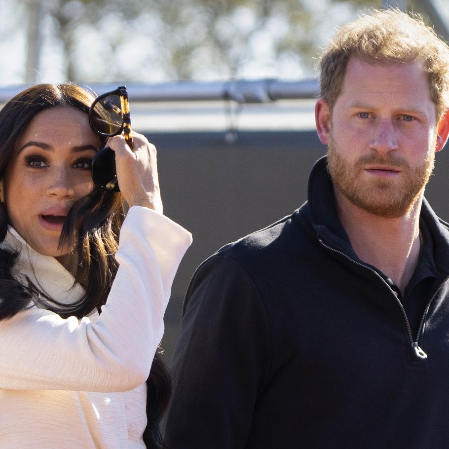 Prins Harry og hertuginde Meghan jagtet af pressefotograf Foto billede