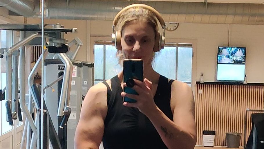Sådan ser det ud, når Julie Heinemann i dag går i fitnesscenteret - mange kilo lettere end da hun først kom der. Privatfoto