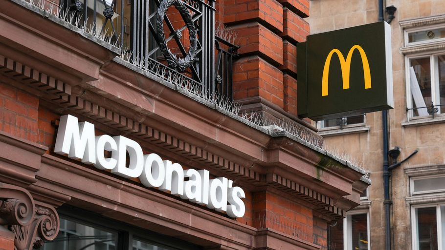 Fra tirsdag er det muligt at få en Big Mac eller andre burgere til morgemand på McDonald's, da morgenmadsmenuen bliver sløjfet. Foto: MAJA SMIEJKOWSKA/Ritzau Scanpix