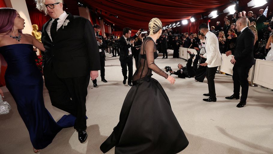 Lady Gaga var hurtig til at spotte fotografen i nød. Foto: Mario Anzuoni/Ritzau Scanpix