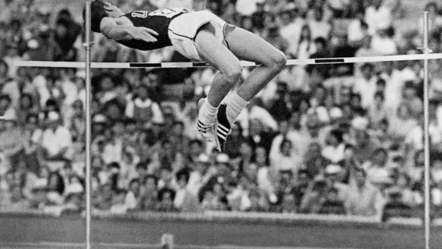 Dick Fosburys ikoniske baglæns spring er blevet benyttet af atletikudøvere verden over. Foto: Unknown/Ritzau Scanpix