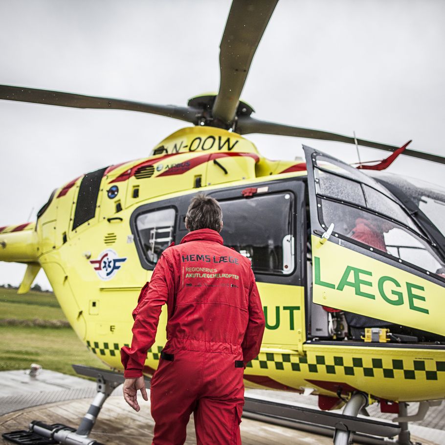 Helikopterlægens vilde arbejde Lever for akut handling