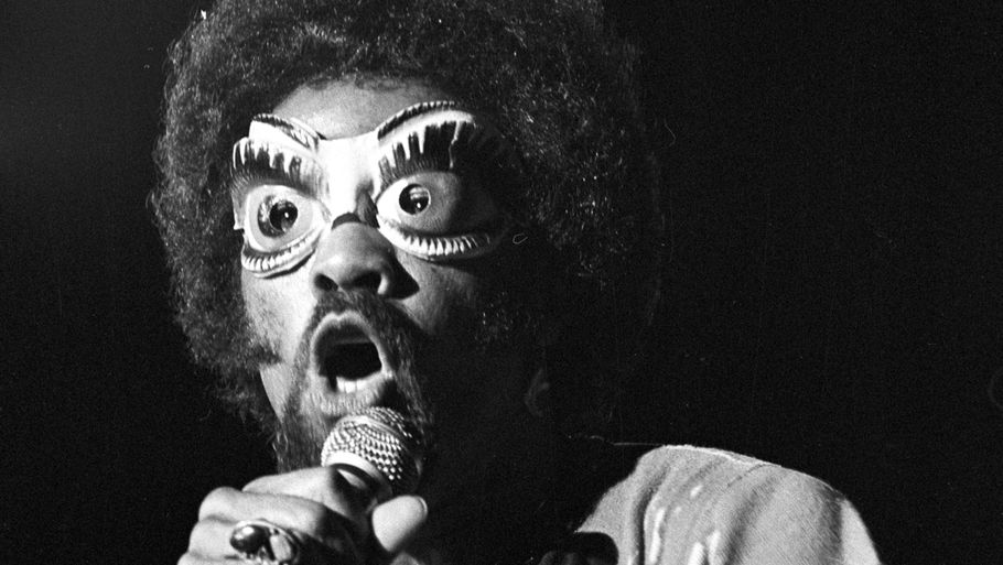 Fuzzy Haskins i aktion under en koncert i Californien anno 1977. Foto: Michael Ochs Archives/Getty Images