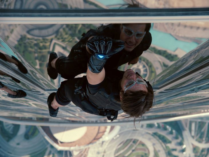 Tom Cruise er blevet kendt for at lave de mest vanvittige stunts i Mission Impossible-filmene. I 2011 kravlede han for eksempel op ad  skyskraberen Burj Khalifa i Dubai. Foto: Industrial Light & Magic