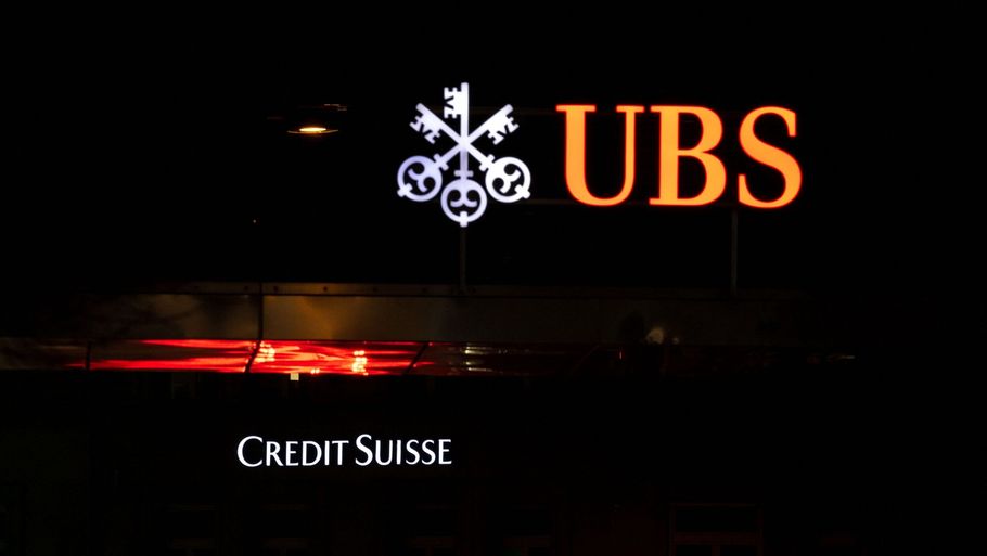 De to schweiziske storbanker UBS og Credit Suisse har i weekenden arbejdet på en fusionsaftale. Foto: Fabrice Coffrini/Ritzau Scanpix