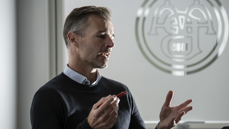 AaB's administrerende direktør, Thomas Bælum, har ikke gjort sit arbejde godt nok, siger Mikkel Bischoff. Foto: René Schütze
