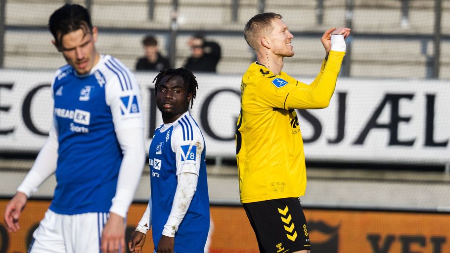 Angriberen Simon Makienok (til højre) scorede et meget vigtigt mål for AC Horsens i søndagens 1-1-kamp ude mod Lyngby i Superligaen. Foto: Martin Sylvest/Ritzau Scanpix