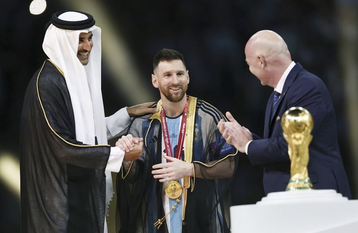 Messi blev verdensmester med Argentina i december. Det kunne de godt lide hjemme i Sydamerika. Foto: Kyodo/AP/Ritzau Scanpix