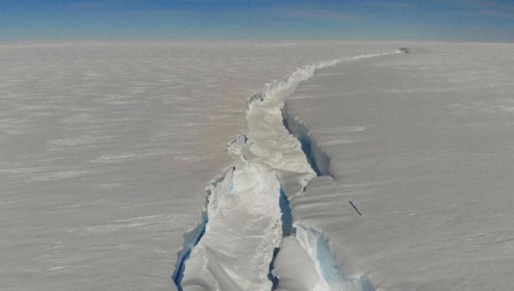 Kløften, der løsrev isbjerget A81 fra Brunt Ice Shelf, blev allerede observeret i 2012. (Foto: British Antarctic Survey)