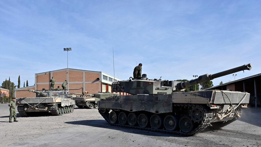 Ukrainske soldater er blevet trænet i brugen af Leopard 2-kampvognene på en militærbase i Spanien i marts. (Arkivfoto). Foto: Oscar Del Pozo/Ritzau Scanpix