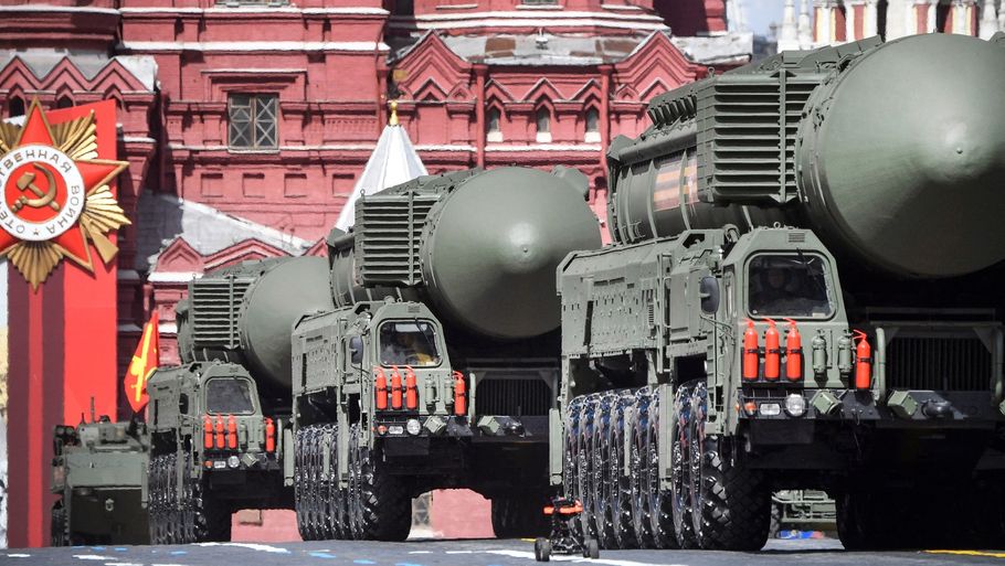 Billede fra 9. maj 2022, hvor Yars-systemet kørte i en militærparade langs den røde plads. Foto: Alexander Nemenov/Ritzau Scanpix