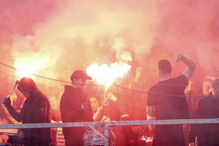 Der var bål og brand blandt FCM-fansene. Foto: Claus Fisker/Ritzau Scanpix